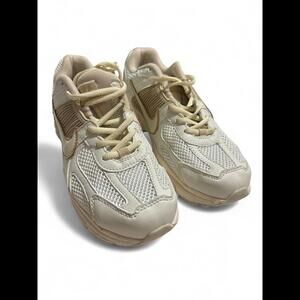 Nike Women’s Zoom Vomero 5 Casual Shoes Light Orewood Brown Size 8.5 EUC